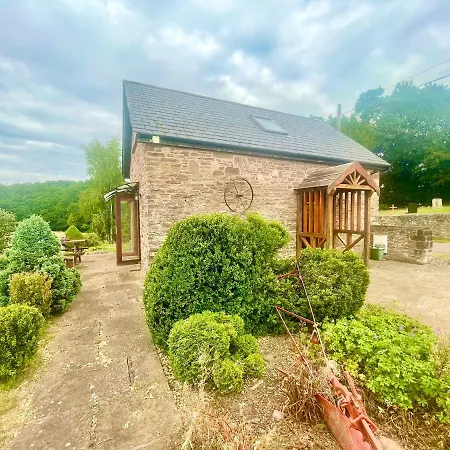Cedar Barn Villa Llangwm-Isaf Exterior photo