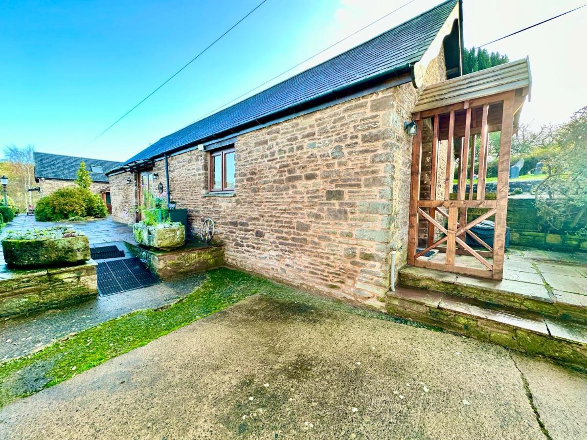 Cedar Barn * Llangwm-Isaf