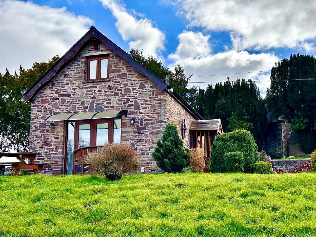 Cedar Barn Holiday home Llangwm-Isaf
