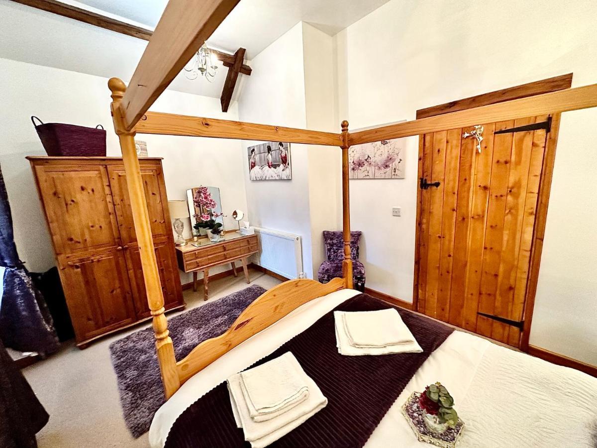 Cedar Barn Holiday home Llangwm-Isaf