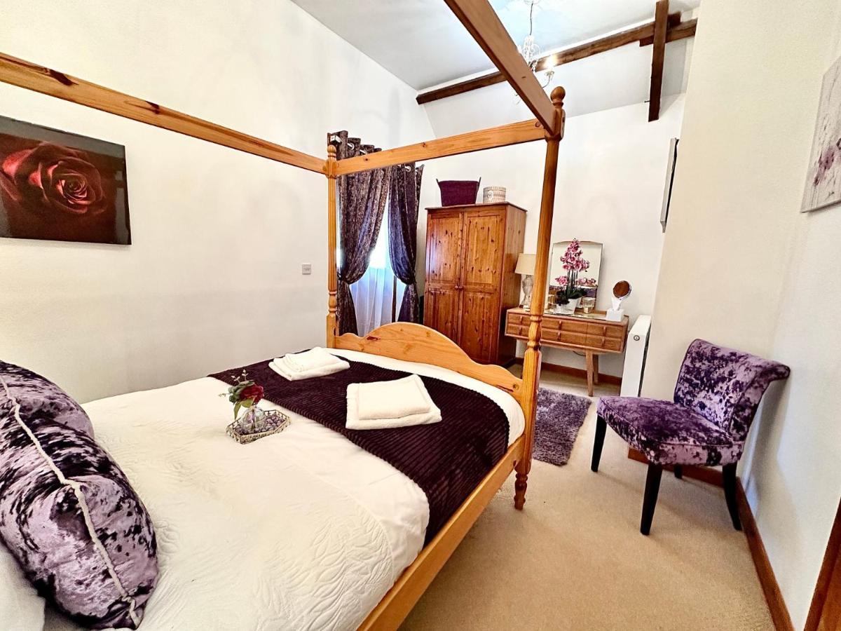 Cedar Barn Holiday home Llangwm-Isaf